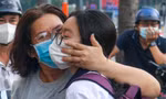 Phụ huynh đội nắng ngóng thí sinh “vượt vũ môn” vào lớp 10