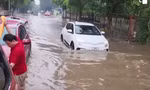 Xe điện Việt Nam trổ tài lội nước sâu