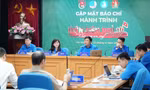 'Chiến sĩ nhỏ Điện Biên' trải nghiệm đẩy xe đạp thồ, kéo pháo