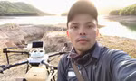 Thầy giáo 9x đưa 'máy bay về làng chăm lúa'
