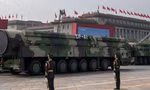 Một số hầm chứa được cho là được xây dựng để chứa ICBM DF-41 mới, một tên lửa được triển khai trong cuộc duyệt binh vào năm 2019. Kevin Frayer / Getty Images