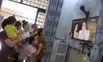 Hàng xóm nói gì về cô gái giản dị, học giỏi đăng quang Hoa hậu Việt Nam