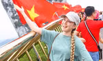 Cầu Vàng rực rỡ sắc đỏ màu cờ Tổ quốc