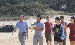 Người đàn ông chi tiền túi mua lại cá thể đồi mồi 5kg thả về biển