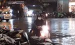 TPHCM bất ngờ mưa xối xả tối mùng 3 Tết 