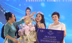 Nữ sinh 16 tuổi giành giải Hoa khôi thanh lịch thành phố Vinh