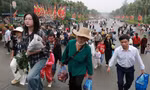 Hàng vạn người dân đổ về Đền Hùng dâng hương