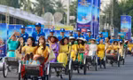 1.500 người diện áo dài, đi xích lô quanh phố biển Nha Trang