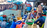 Ngư dân đón lộc đầu năm sau chuyến biển xuyên Tết ở Trường Sa