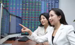 Cổ phiếu ngân hàng đua trần, lãnh đạo và người nhà mạnh tay 'gom'