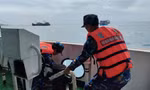 Cứu thành công tàu cá cùng 17 ngư dân gặp nạn trên biển