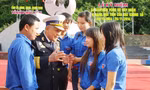 Anh hùng Hồ Ðắc Thạnh kể chuyện vận chuyển vũ khí vào bến Vũng Rô cho thế hệ trẻ hôm nay. Ảnh: D.T.X