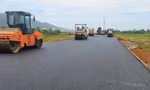 Thảm những mét bê tông nhựa đầu tiên trên cao tốc Biên Hòa - Vũng Tàu