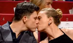 Scarlett Johansson hôn chồng ở Cannes