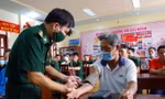 Tàu cá cháy trên biển, 13 ngư dân thoát chết nhờ phao cứu sinh và thuyền thúng