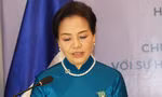 Tiến sĩ Ngô Phương Lan nhận Huân chương bậc sĩ quan Pháp