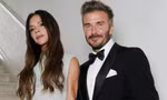 Victoria Beckham diện váy xuyên thấu, chống nạng ở sinh nhật 50 tuổi