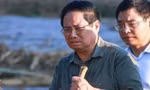 Thủ tướng Phạm Minh Chính bật khóc khi thấy tang thương Làng Nủ