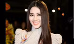 Thấy gì từ việc áo dài và album bolero xuất hiện ở Quảng trường Thời đại Mỹ?