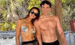 Irina Shayk và Bradley Cooper ôm ấp sau 3 năm đường ai nấy đi