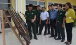 Trưng bày vũ khí tàng trữ trái phép đã thu hồi