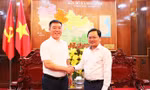 Bí thư Tỉnh ủy Nguyễn Anh Tuấn (bên phải) tiếp ông Chen Tao - Chủ tịch Tập đoàn Victory Gaint Technology.