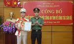 Thượng tá Đỗ Đức Trịnh - Phó Giám đốc Công an tỉnh Bắc Giang trao quyết định điều động, bổ nhiệm có thời hạn đối với đồng chí Thiếu tá Nguyễn Thành Nam.