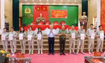 Phó Thủ tướng Nguyễn Hòa Bình trao giấy chứng nhận đặc xá cho phạm nhân tại Ninh Bình
