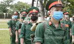 Học viên Học viện Quân y trong đội hình chi viện cho Bắc Ninh chống dịch COVID-19 trước giờ lên đường, sáng 18/5. Ảnh: Nguyễn Minh