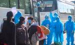Các công dân tỉnh Quảng Ngãi được tổ chức đưa về địa phương để cách ly 14 ngày trước khi về nơi cư trú