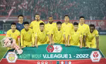 Đại diện Tập đoàn Xuân Thiện và CLB bóng đá Nam Định (giữa) ký kết hợp đồng tài trợ - Ảnh: Hoàng Long