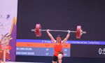 Nín thở xem Phạm Thị Hồng Thanh nâng tạ 'vô đối', phá 3 kỷ lục SEA Games 