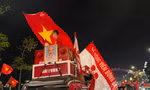 CĐV đi 'bão đêm' ăn mừng U23 Việt Nam vào chung kết SEA Games