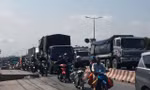 CSGT nói về việc 'hàng dài xe ùn ứ không dám vượt trên Quốc lộ 51 vì đèn đỏ trục trặc'