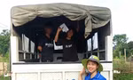 Thí sinh ngủ quên được công an xã về tận nhà đón đến điểm thi
