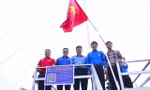 Lá cờ Tổ quốc tung bay trên núi Dũng Quyết