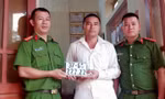 Người đàn ông mua xe máy tặng vợ, bấm trúng biển ngũ quý 2