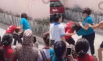 Gọi học sinh trường khác đánh bạn do bị tiết lộ chuyện yêu đương