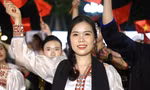 Hơn 1.000 nghệ sĩ biểu diễn 'Quê hương mùa sen nở' trên phố đi bộ Vinh