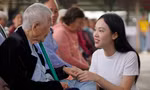 Hành động đẹp của Á hậu Trịnh Thùy Linh, hoa khôi Thúy Vi trong ngày đầu đến Phú Yên dự Tiền Phong Marathon 2024