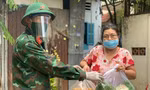 Ngày 23/8, Ban chỉ huy Quân sự TP Thủ Đức, TPHCM đã triển khai chương trình 'đi chợ hộ' để mua lương thực, nhu yếu phẩm giúp người dân.