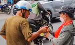 Kiếm 8 triệu đồng/ngày nhờ nắng nóng thiêu đốt ở TPHCM