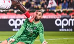 Cận cảnh cú đạp kinh hoàng vào mặt thủ môn Donnarumma