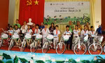 Tặng xe đạp cho học sinh nghèo vượt khó TP Cần Thơ