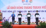 Trao lá cờ tổ quốc cho đồn biên phòng