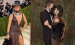 Jennifer Lopez hóa nữ cao bồi ‘bốc lửa’, cùng tình trẻ trao nụ hôn khẩu trang