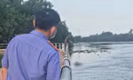 Phát hiện thi thể một người đàn ông không mặc quần áo nổi trên sông Vàm Cỏ Tây