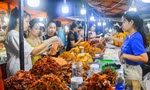 Từ ngày 30/4 đến ngày 31/12, Đà Nẵng sẽ triển khai chương trình “Giờ hạnh phúc – Happy hours” vào các ngày từ thứ 6 đến Chủ nhật hàng tuần với nhiều chương trình khuyến mại để thúc đẩy các hoạt động kinh tế đêm. Ảnh: Giang Thanh