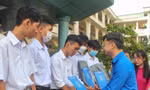 Học sinh Vĩnh Long được tặng quà, học bổng nhân dịp năm học mới