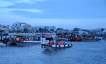 Chủ tàu du lịch chợ nổi Cái Răng 'khóc ròng' vì quy định lắp hộp đen mới được đăng kiểm 